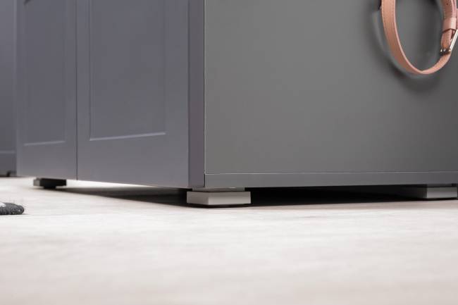 Комод четыре ящика с настенной вешалкой и двумя платяными шкафами Остин цвет серый графит/дуб крафт золотой Комод четыре ящика с настенной вешалкой и двумя платяными шкафами Остин цвет серый графит/дуб крафт золотой