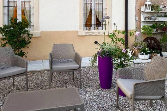 Столик пластиковый журнальный Net Table 100 тортора 1000х600х400 мм Столик пластиковый журнальный Net Table 100 тортора 1000х600х400 мм