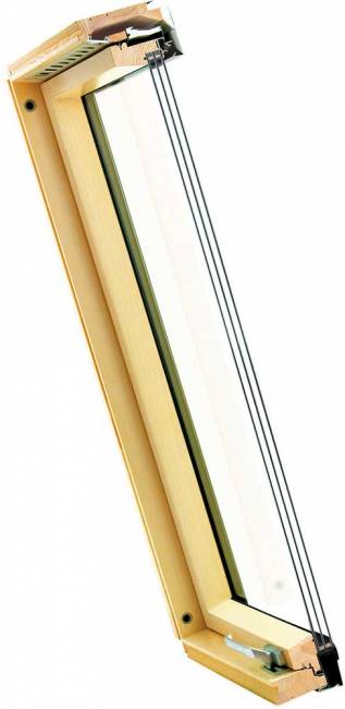 Деревянное мансардное окно FTS-V U4 со среднеповоротным открыванием Деревянное мансардное окно FTS-V U4 со среднеповоротным открыванием